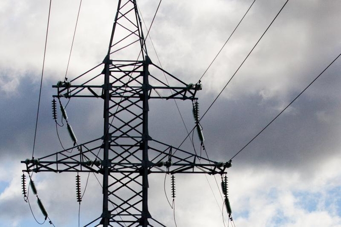 Balandį Baltijos šalyse mažėjo ir elektros suvartojimas, ir kaina