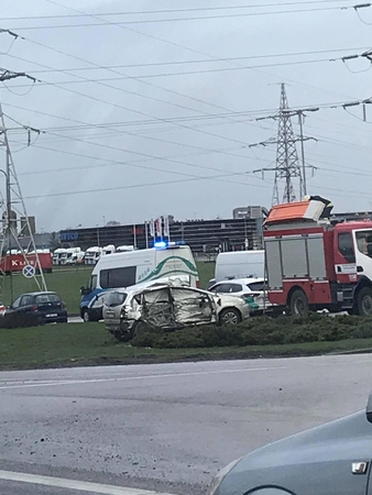 Prie Jakų žiedo – vilkiko ir automobilio avarija: vienas vyras išvežtas į ligoninę