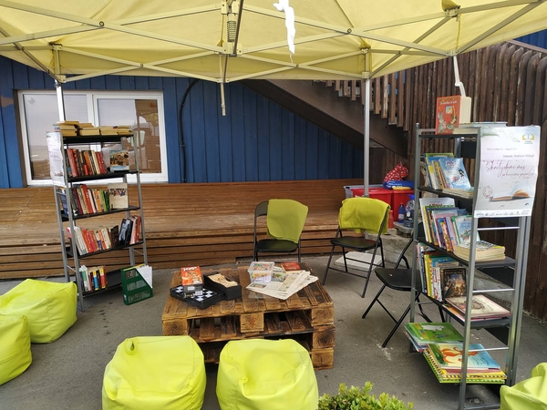 I. Simonaitytės biblioteka kviečia skaityti ir žaisti lauke