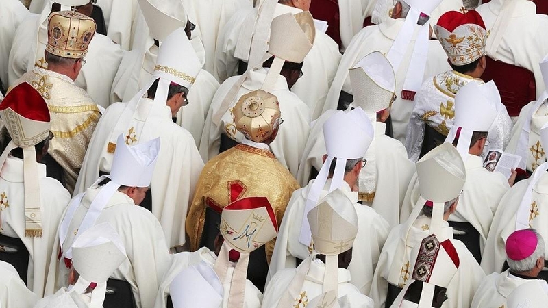 Vatikanas įstrigęs vedusių katalikų kunigų klausimu