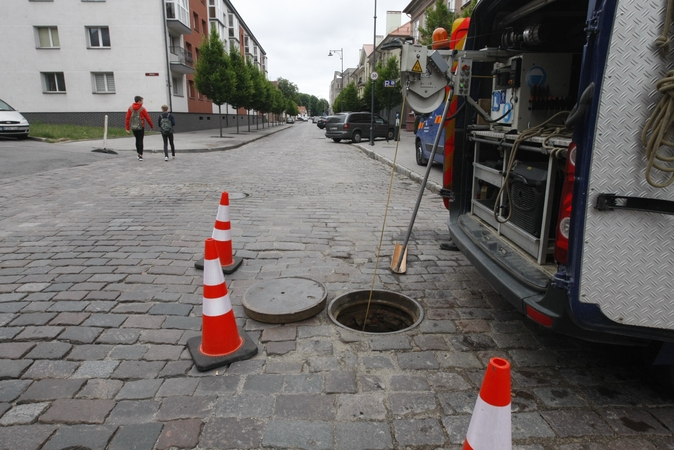 Vienoje Klaipėdos gatvių sankryžoje – smegduobė