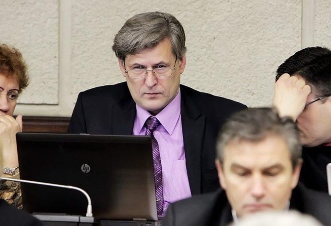 Pasiaiškinti Etikos komisijai teko ir A. Barbšiui