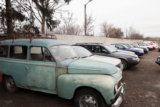 Turtas mįslingai nuvertėjo: konfiskuotas automobilis rastas mažesnės vertės