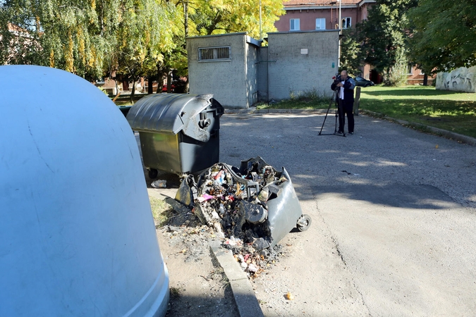 Gyventojai sunerimę: piromanas Klaipėdoje vėl pleškina šiukšliadėžes