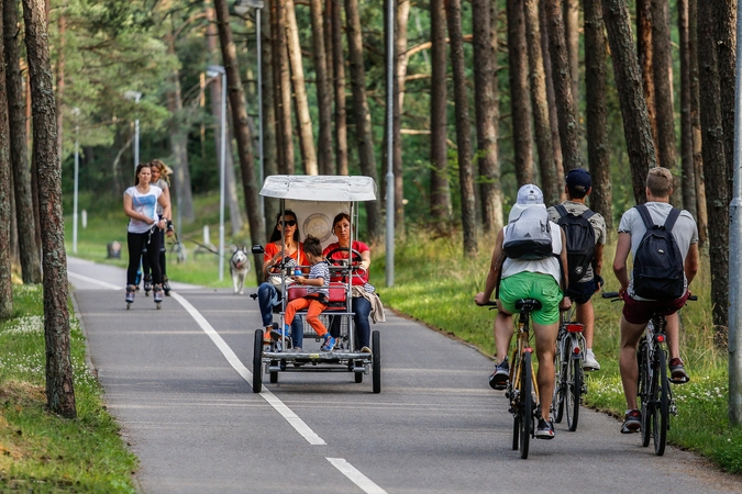 Beda pirštu į pajūrio dviračių takus: pasigendama šiukšliadėžių