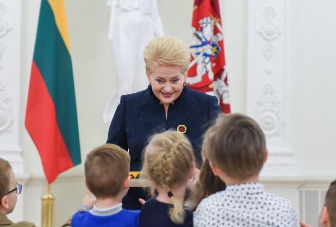 Už išradingai atšvęstą Vasario 16-ąją – prezidentės sveikinimai