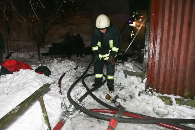 Gausios ugniagesių pajėgos lėkė į Aleksotą: pranešta apie uždūmintas bendrovės „Judex“ patalpas