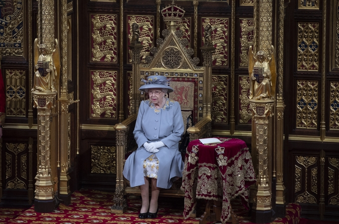 Britų karalienė sugrįžo į viešąjį gyvenimą ir pristatė naują vyriausybės darbotvarkę