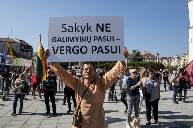 Vilniuje rengiamas dar vienas mitingas prieš COVID-19 ribojimus nepasiskiepijusiems