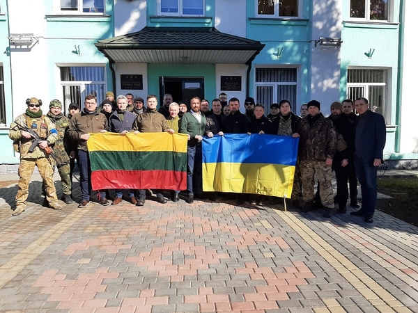 Seimo nariai L. Kasčiūnas, P. Saudargas ir J. Urbanavičius į Ukrainą išgabeno paramą