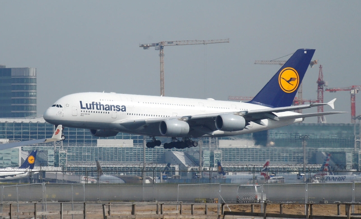 Aviacijos bendrovei „Lufthansa“ po Kalėdų grasinama naujais streikais