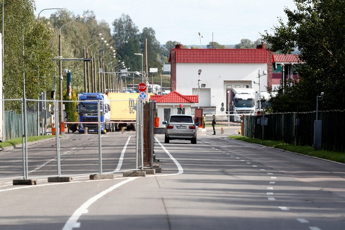 VSAT: per Lietuvos ir Baltarusijos sieną vykstančių automobilių sumažėjo kelis kartus