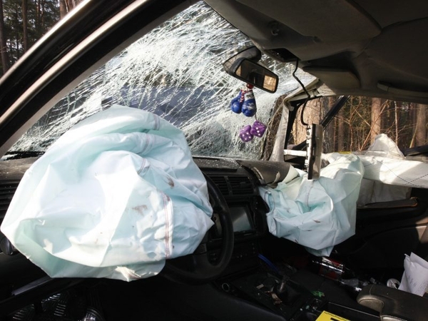 Praėjusi para šalies keliuose: sužeista dešimt žmonių