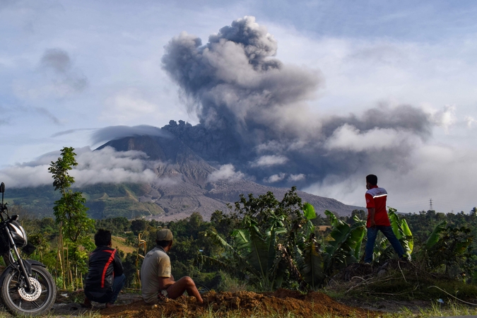 Indonezijoje vėl išsiveržė Sinabungo ugnikalnis