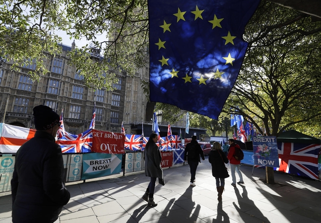 Pietų Korėja ratifikavo laisvosios prekybos sutartį su D. Britanija