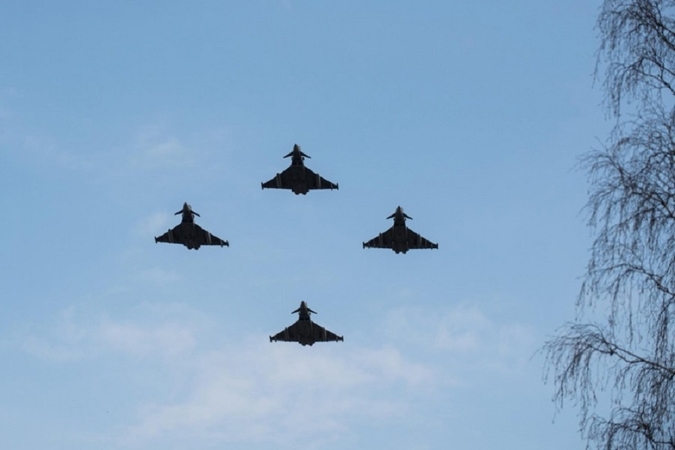 NATO naikintuvai du kartus kilo lydėti Rusijos karinių orlaivių