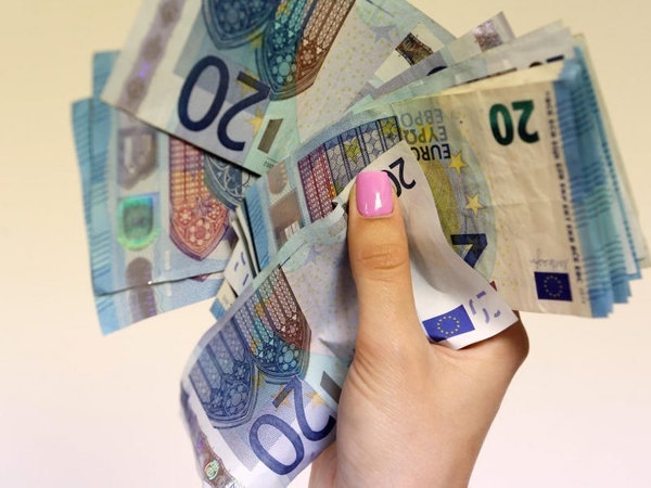 Beveik 700 kūrėjų pradedamos mokėti vienkartinės kompensacinės išmokos