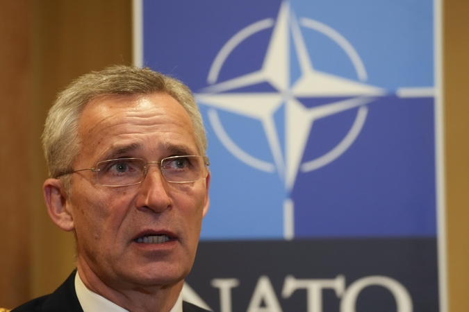 NATO vadovas: Rusijos karinės jėgos panaudojimas Ukrainoje sukeltų pasekmių Maskvai
