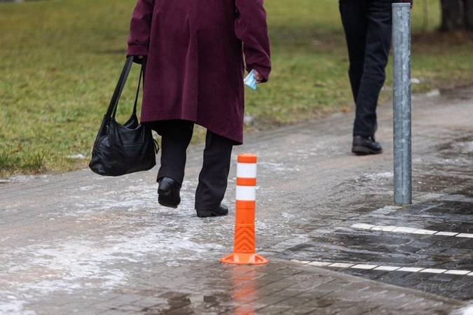 Įspėja dėl svyruojančios oro temperatūros: Vilniaus gatvėse gali tykoti pavojus