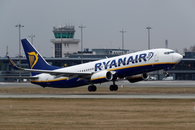 „Ryanair“ laikinai stabdo skrydžius iš Vilniaus, skraidins tik iš Kauno į Dubliną