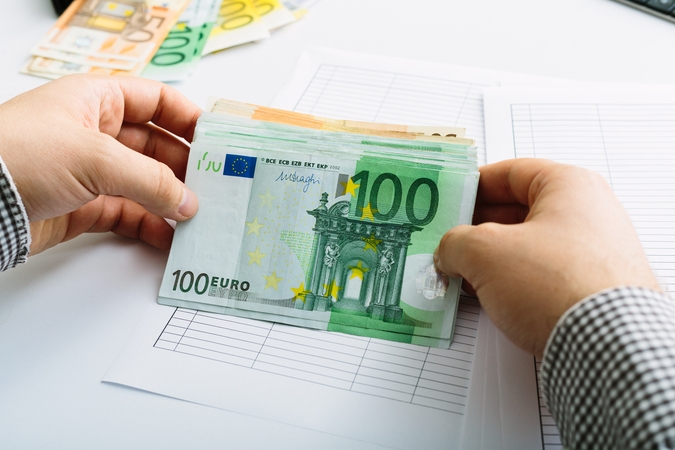Indėlių kiekis bankuose didžiausias nepriklausomos Lietuvos istorijoje – bankai noriai skolina lėšas