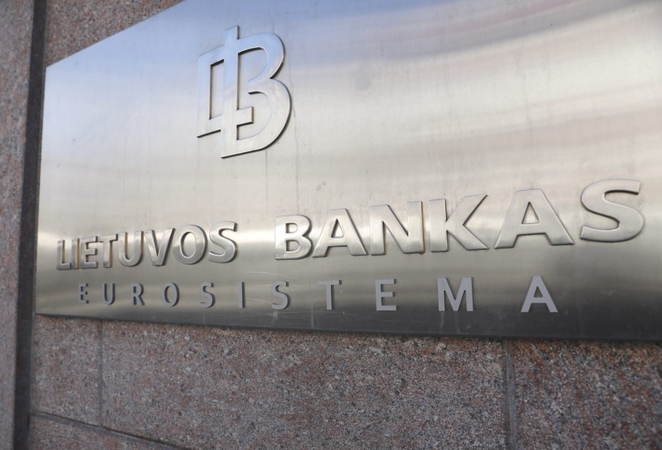 Tyrimas: ar vartotojus pasiekia tiksli informacija apie mokėjimo paslaugų įkainius?