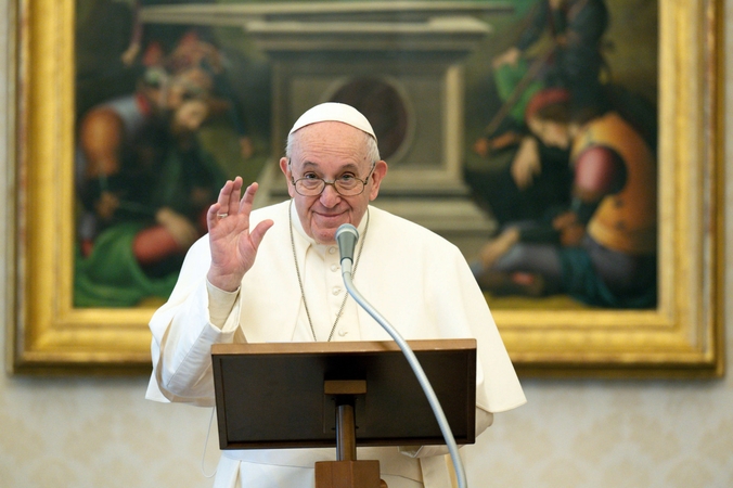 Popiežius Pranciškus pontifiko soste jau sėdi ilgiau už savo pirmtaką
