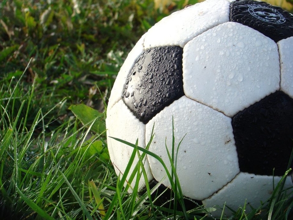 Sušvelninus karantino ribojimus, atnaujinamas šalies futbolo čempionatas