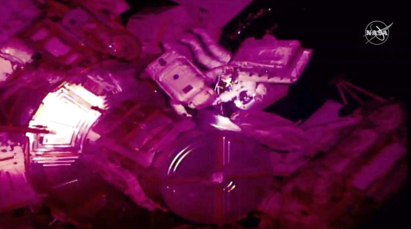 Astronautai išėjo į atvirą kosmosą: turi svarbią misiją