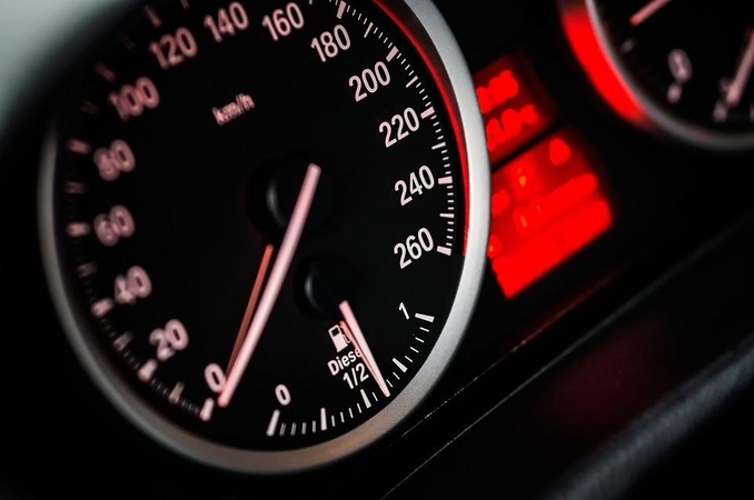 JAV užsimena, kad gali atsisakyti muitų automobiliams