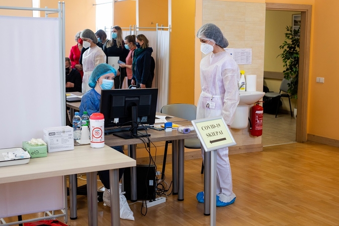 Praėjusią parą nuo COVID-19 paskiepyta daugiau nei 14 tūkst. žmonių