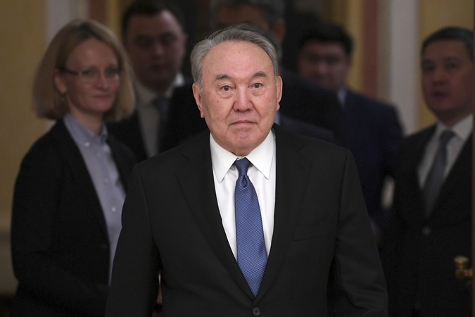 Neramumų apimto Kazachstano eksprezidentas N. Nazarbayevas ragina palaikyti vyriausybę