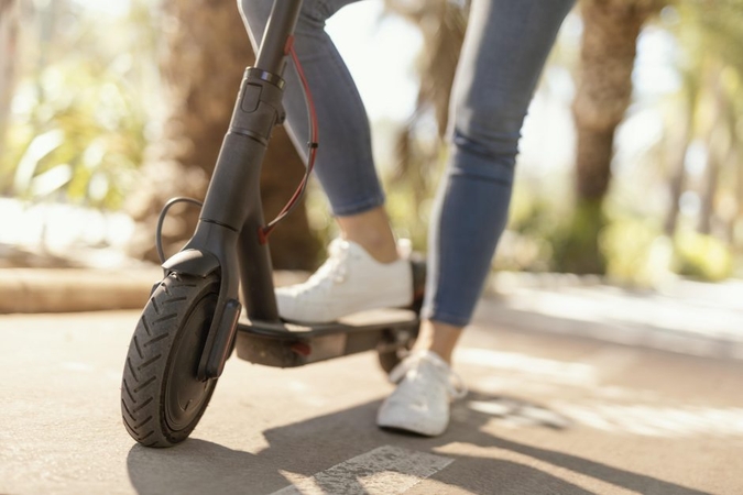 Prancūzijoje moteriai pateikti kaltinimai nužudymu dėl elektrinio paspirtuko avarijos