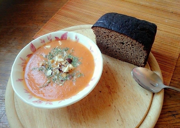 Trinta morkų sriuba su riešutais