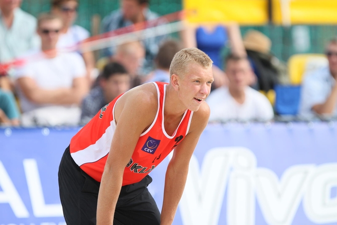 A. Rumševičius poroje su L. Každailiu kovos dėl tinklinio pirmenybių bronzos