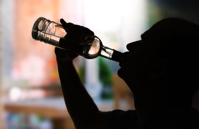 Griežtesnė alkoholio kontrolė padidins nelegalaus jo vartojimą 120 proc.?
