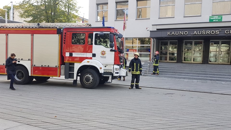 Ugniagesiai skubėjo į „Aušros“ gimnaziją, bet veltui