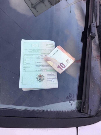 Tadžikas pareigūnui bruko 20 eurų kyšį 