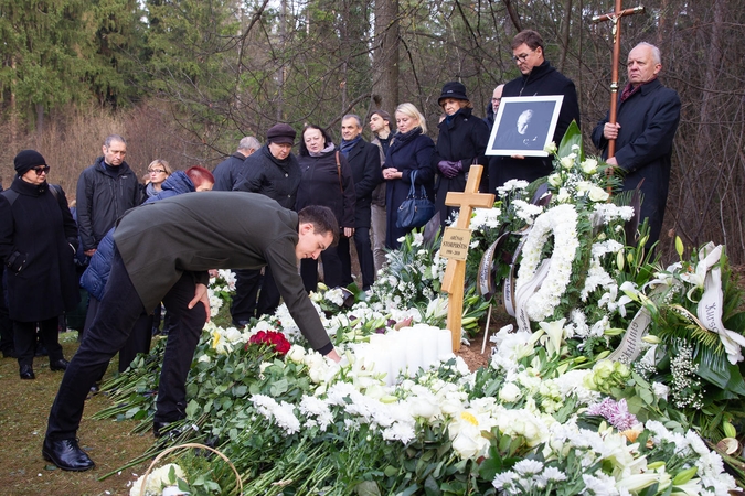 Aktorius A. Storpirštis atgulė amžino poilsio Menininkų kalnelyje
