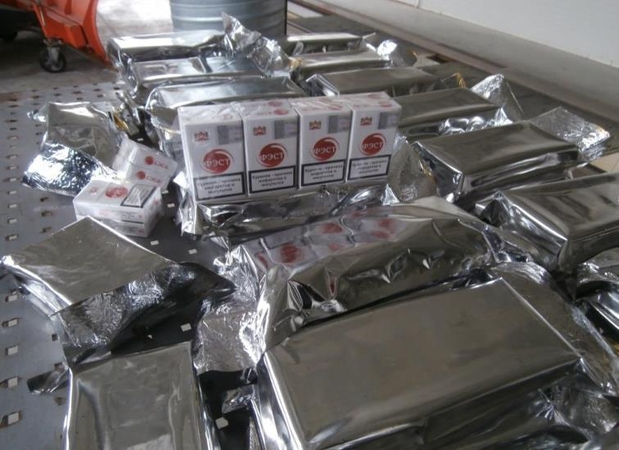 Kontrabandines cigaretes traukė iš kuro bako
