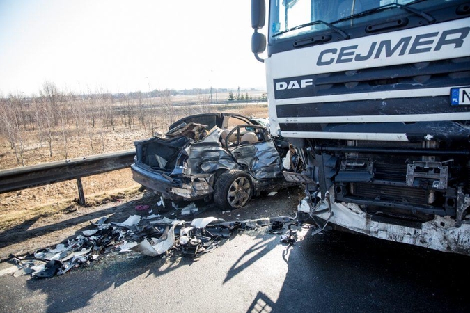 Ant Garliavos viaduko – tragiška avarija: žuvo BMW vairuotojas 