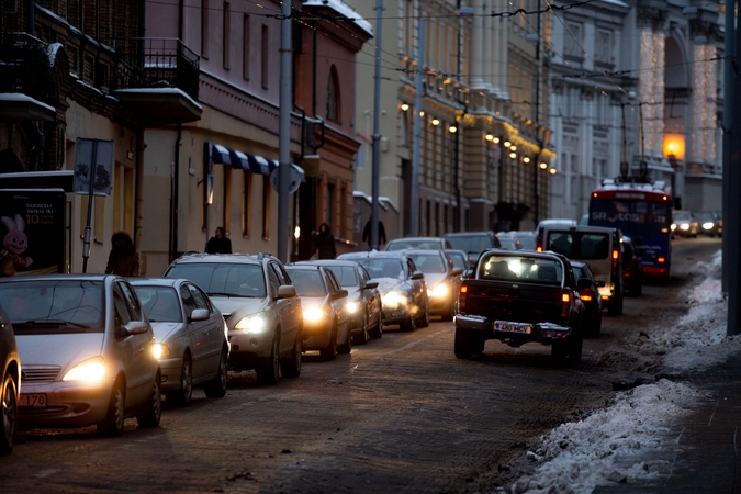 Vairuotojai neapsidžiaugs: siūloma įvesti naują mokestį  