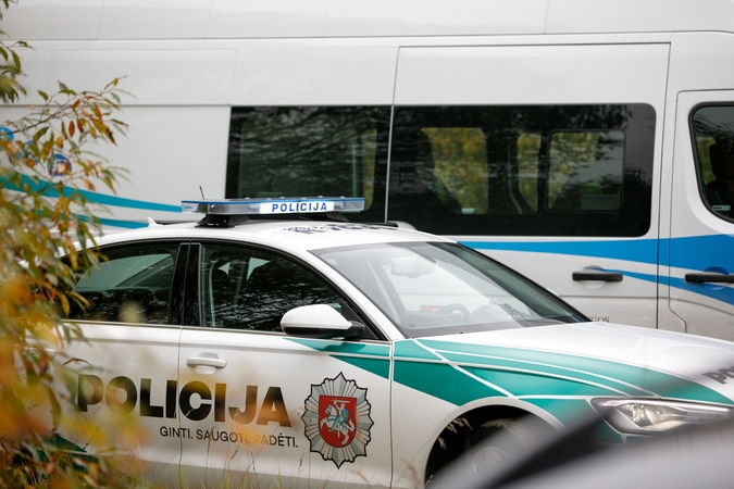 Jau oficialu: mažinamas pareigūnų darbo krūvis
