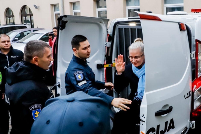 Faktas: pati N.Venckienė artimiausiuose Seimo rinkimuose kandidatuoti negalės, nes Konstitucija to neleidžia apkaltos būdu iš Seimo pašalintam asmeniui.