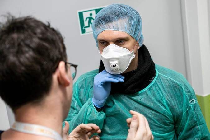 Koronavirusas diagnozuotas 154 medikams, izoliacijoje – daugiau 1,2 tūkst.