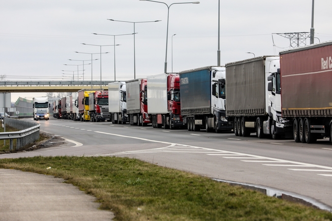 Vežėjai: Baltarusijos sprendimas stums krovinių srautus iš Lietuvos