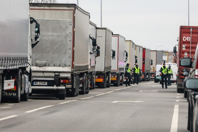 Praėjusią parą į šalį buvo neįleista vienuolika, neišleisti penki žmonės