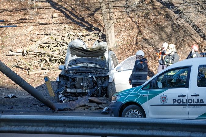Muitinės inspektorės laukia sunkios pagirios: girta sukėlė avariją ir pabėgo
