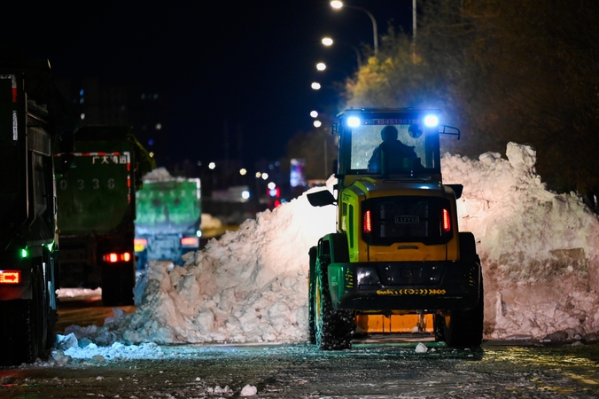 JAV pūga parai ir ilgiau kalino keliautojus jų automobiliuose