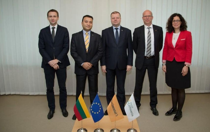 Shayanas Ali (antras nuo kairės), Saulius Skvernelis (viduryje)